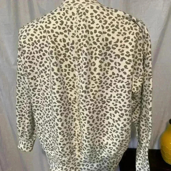 EUC Abercrombie & Fitch Animal Print Sweatshirt. Size Women’s Small. - Picture 2 of 6
